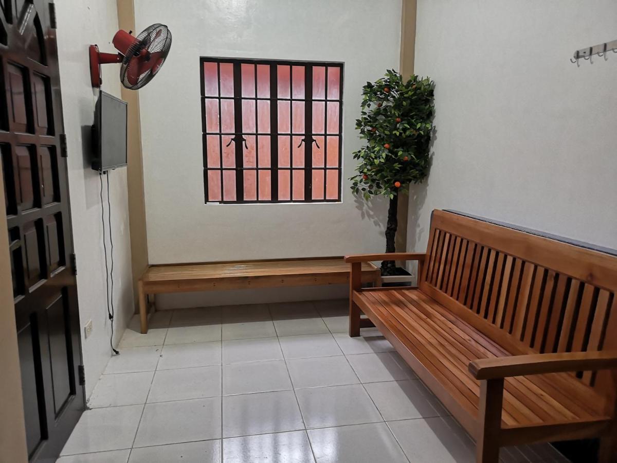 Appartement Estrelle Orange House - Backpackers Hub à Puerto Princesa Extérieur photo