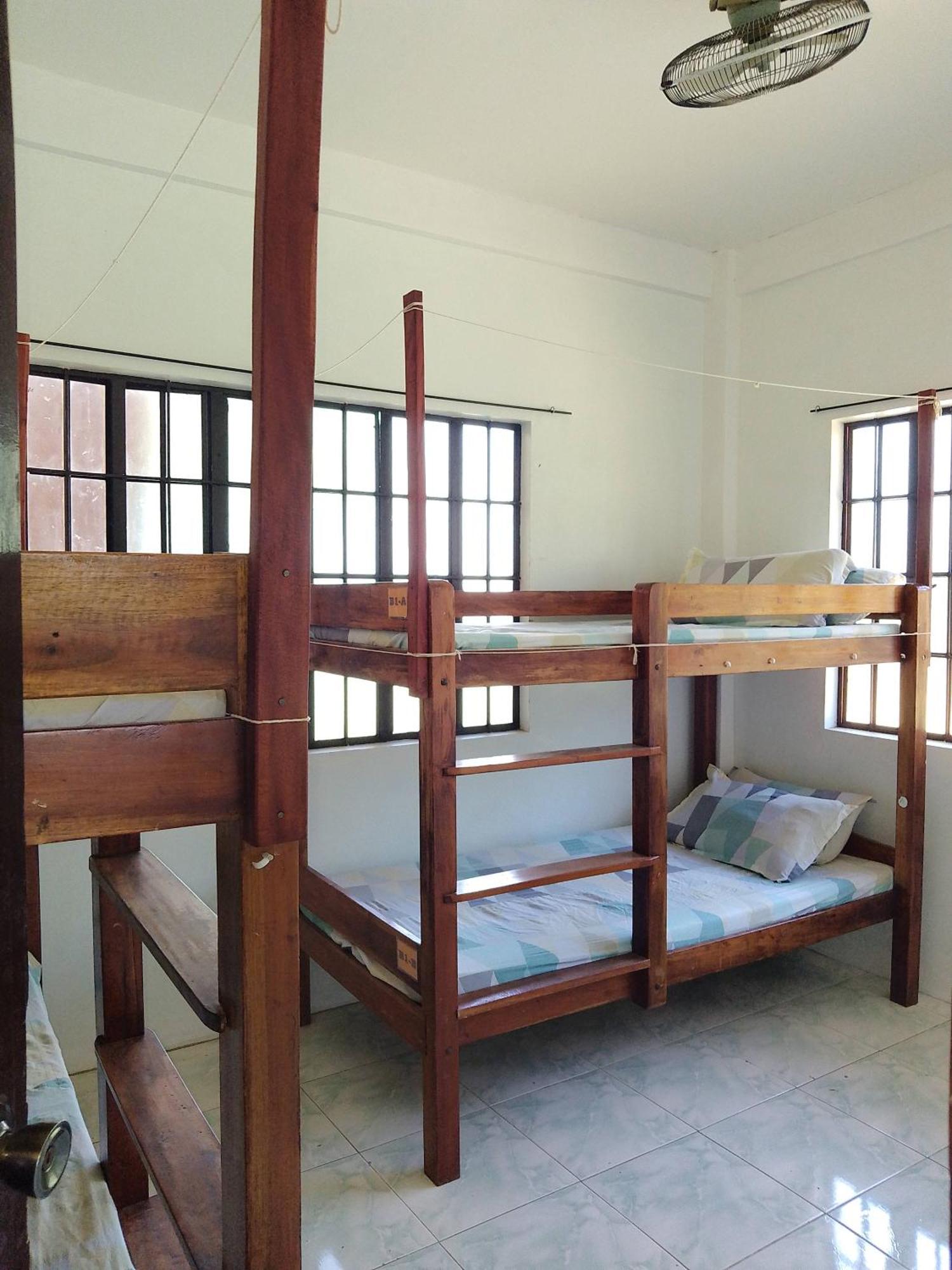 Appartement Estrelle Orange House - Backpackers Hub à Puerto Princesa Extérieur photo