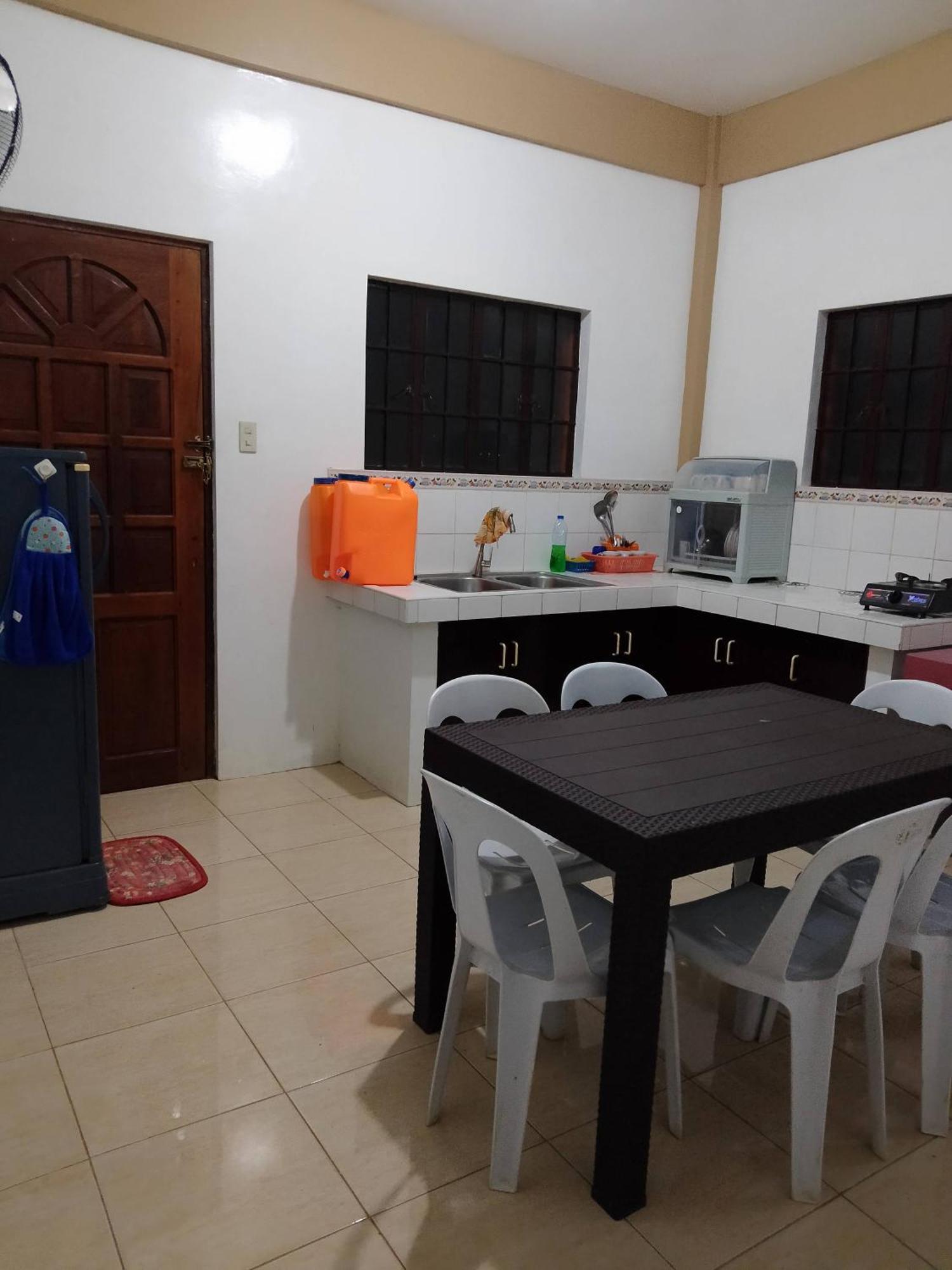 Appartement Estrelle Orange House - Backpackers Hub à Puerto Princesa Extérieur photo